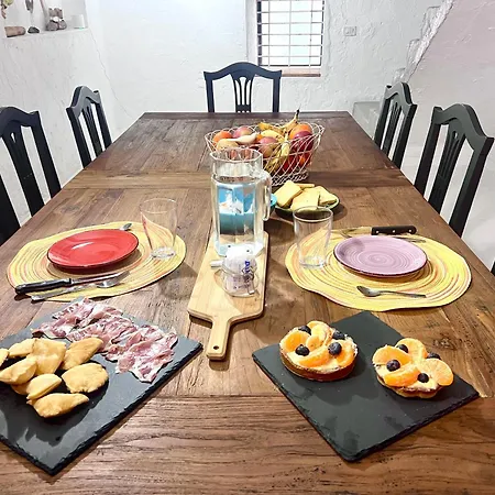 Pensjonat Casa Gatti - Casa Del '900 Nel Centro Di Lanzarote - Relax Tra I Vulcani 3*